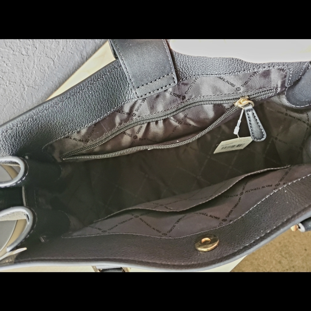 Michael Kors black leather satchel - Picture 9 of 10